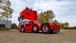 20251019-Tom-Holding-00165